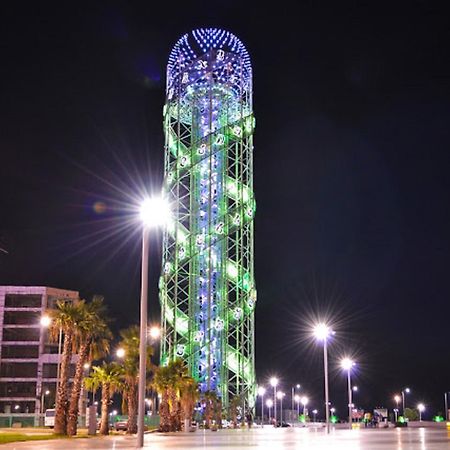 Viva Blue Batumiアパートホテル エクステリア 写真